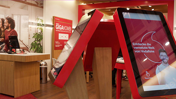 Vodafone tests interactive consulting experiences at POS with multitouch systems by eyefactive