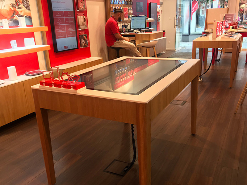 Vodafone tests interactive consulting at selected stores with multitouch apps